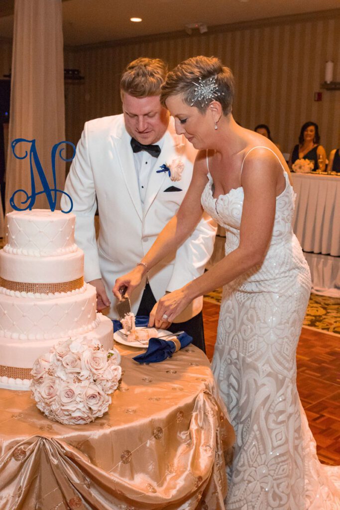 Laura and Michael slicing their cake