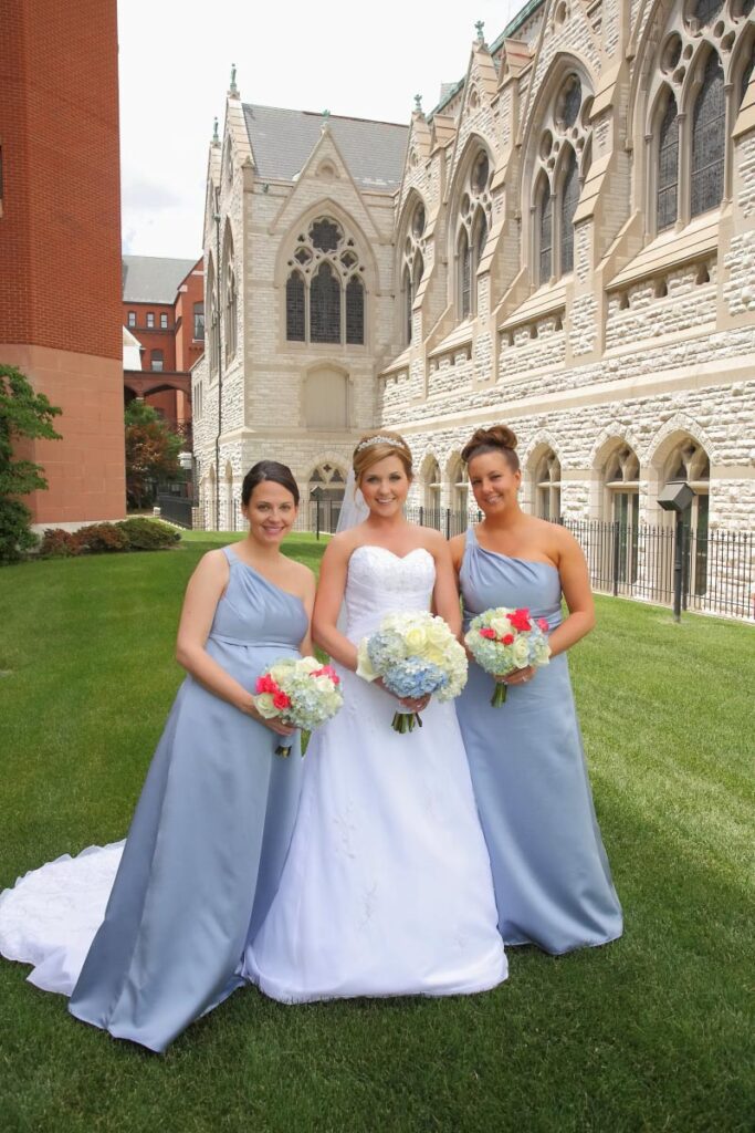 Sarah between two of her bridesmaids