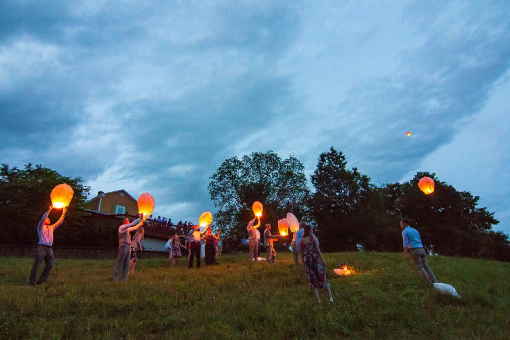 Lindsey and Zach’s guests releasing lanterns