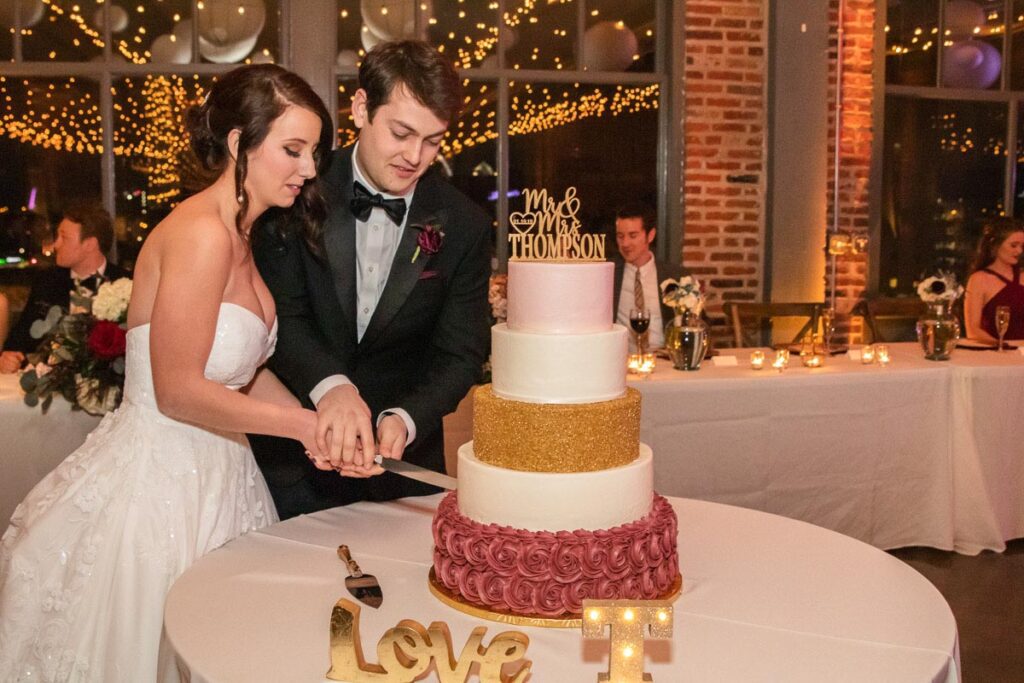 Kelsey and Nick slicing the cake
