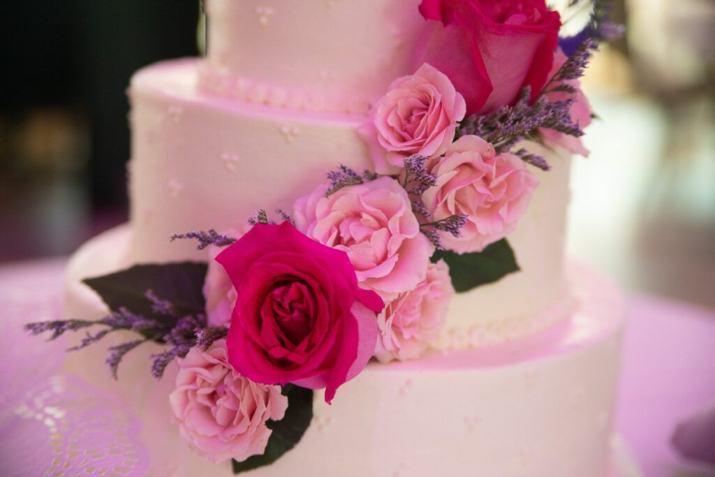 Flowers on Amanda and Joe’s wedding cake