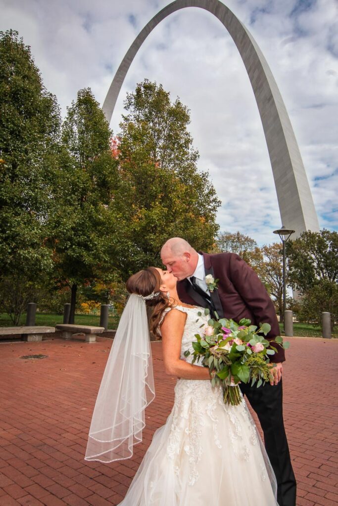 Nicole and Jason kissing near the the Gateway Arch