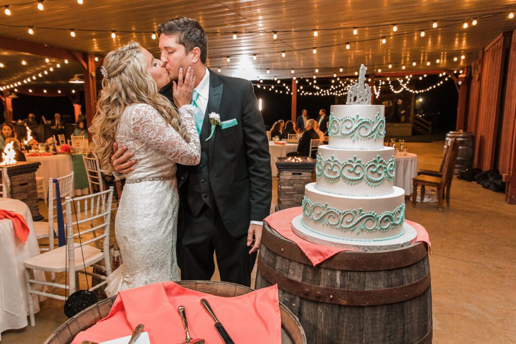 Jenna and Josh kissing near their cake