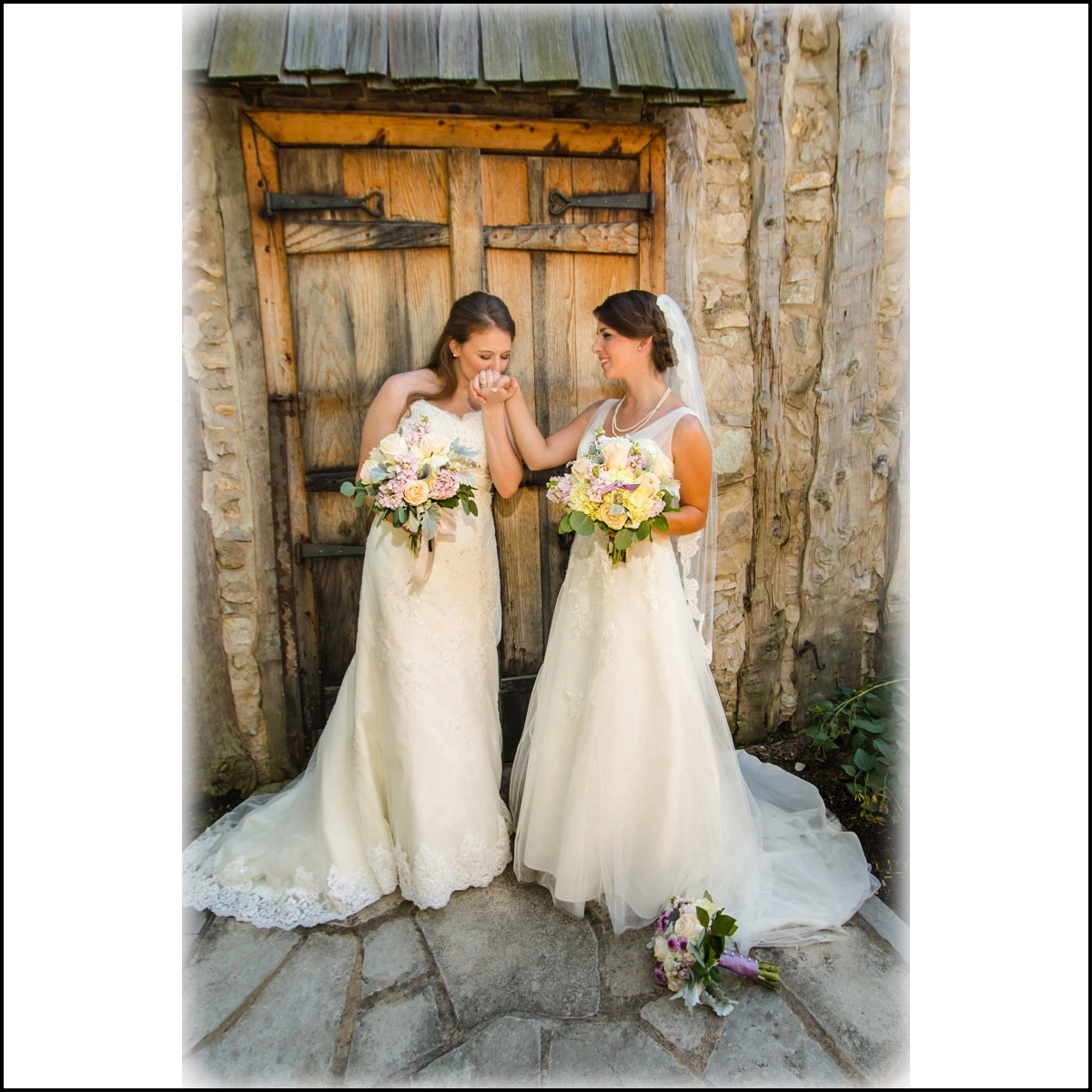 Link to Greater St Louis area wedding photographers gallery: Nicole and Shaina